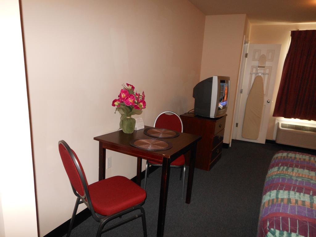 Intown Suites Extended Stay Select Hampton Va Rom bilde